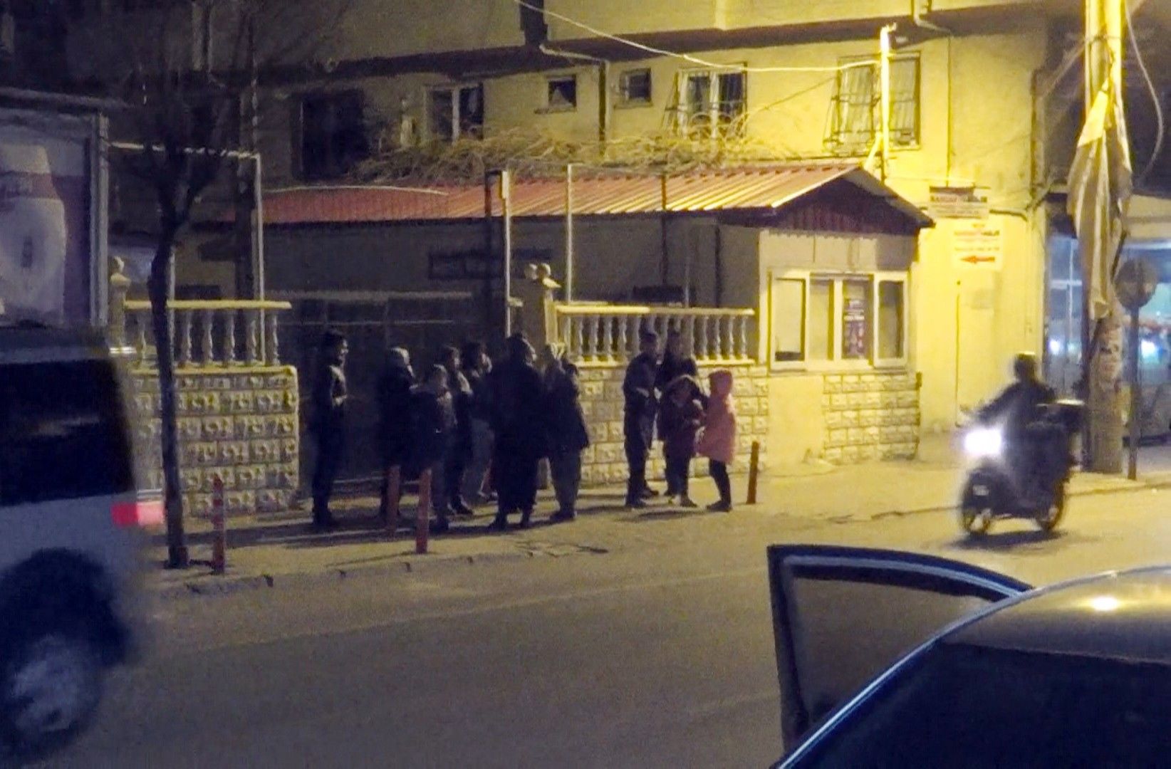 Osmaniye'de depremi hisseden yurttaşlar kendilerini sokağa attı. - Sputnik Türkiye