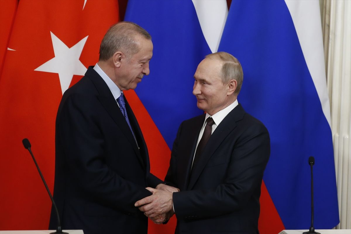 Türkiye Cumhurbaşkanı Recep Tayyip Erdoğan ile Rusya Devlet Başkanı Vladimir Putin, Kremlin Sarayı'ndaki baş başa ve heyetler arası görüşmenin ardından ortak basın toplantısı düzenledi. - Sputnik Türkiye