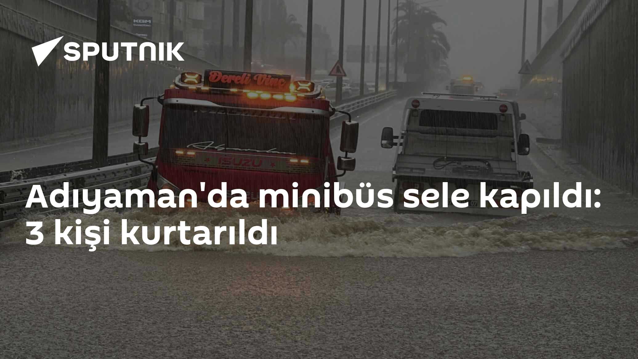 Adıyaman'daki Minibüs Sele Kaplıyor: 3 Kişiyi Kurtarıldı