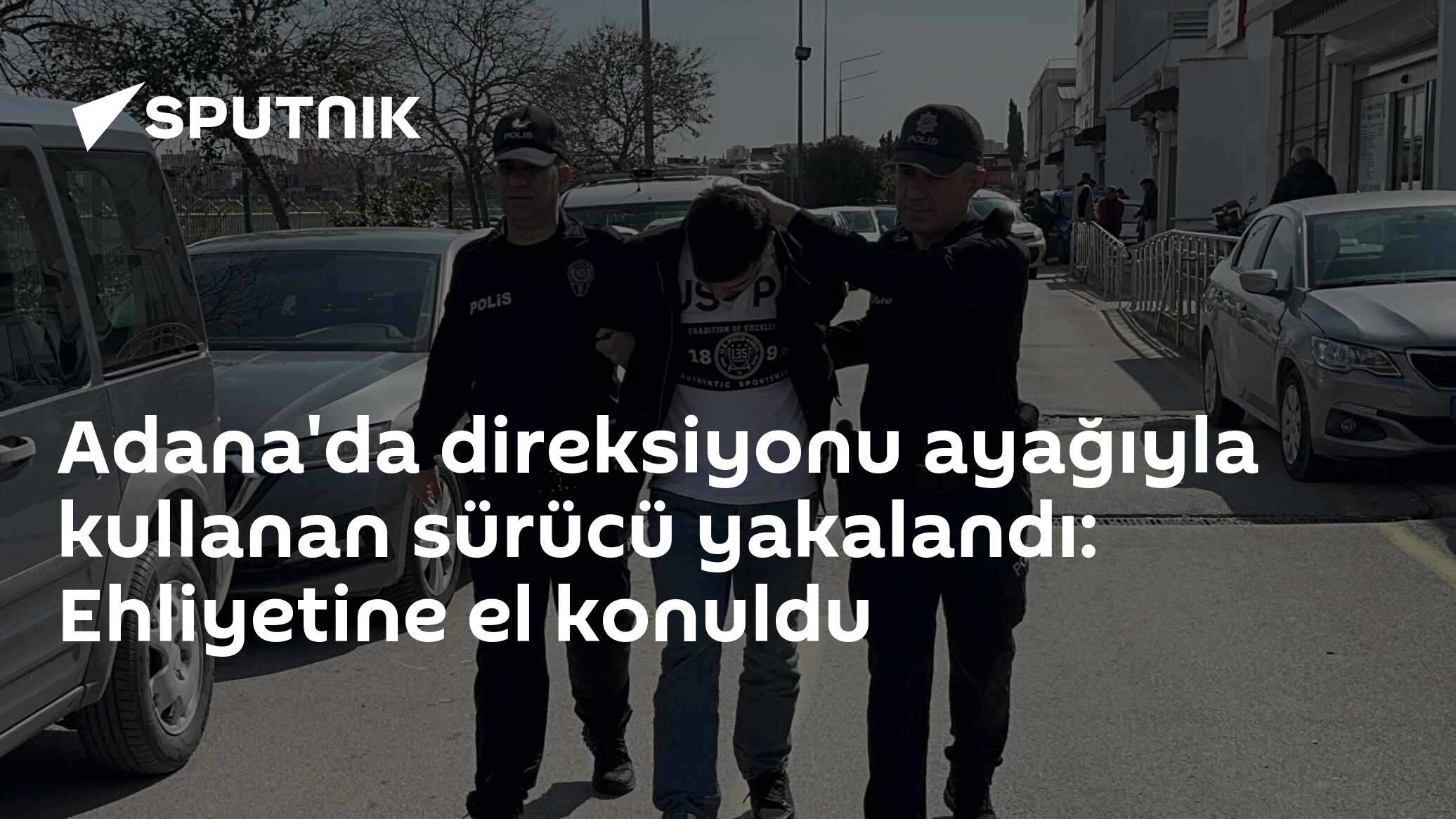 Adana'da direksiyonu ayağıyla kullanan sürücü yakalandı: Ehliyetine el konuldu