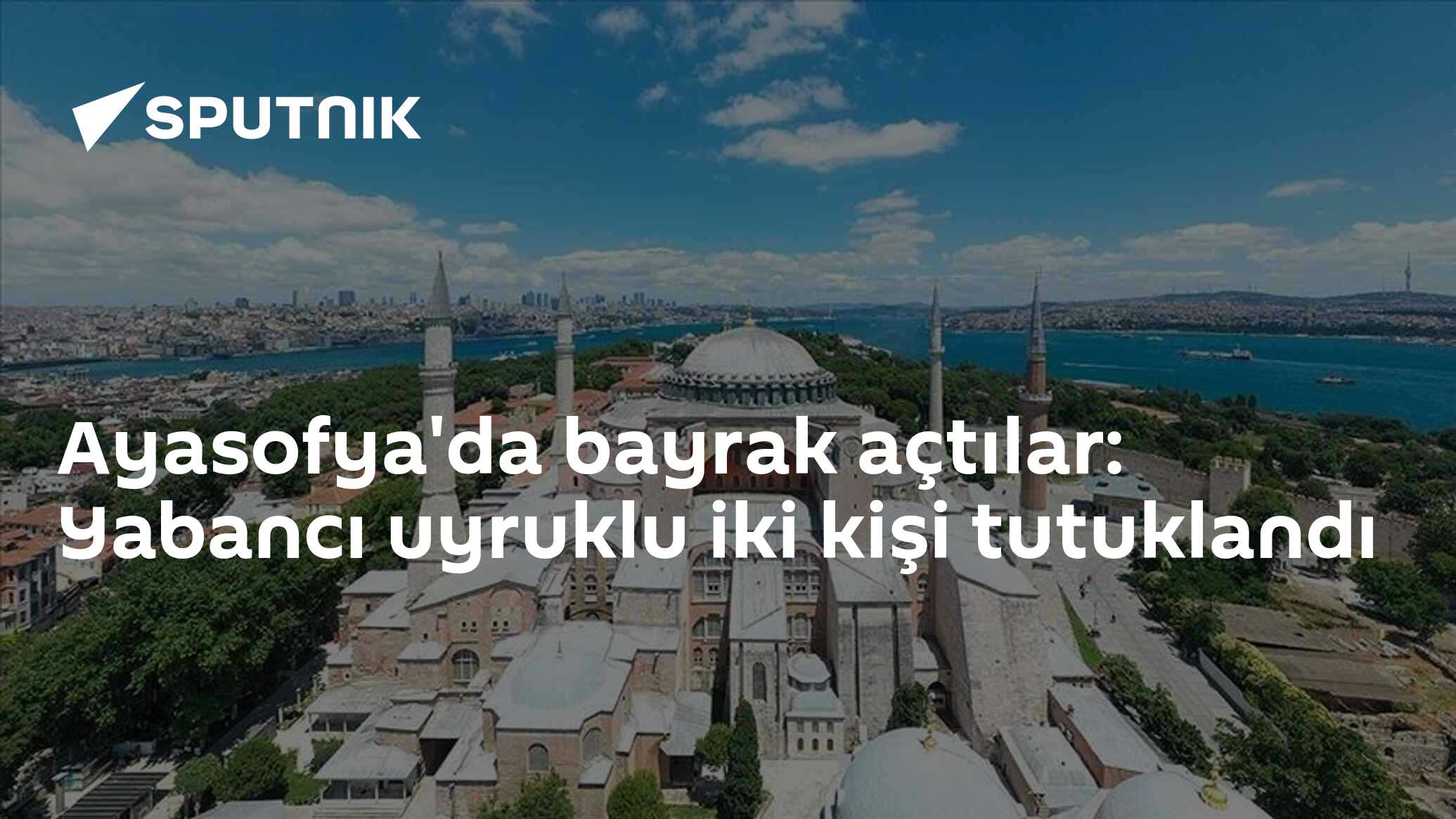 Ayasofya'da bayrak açtılar: Yabancı uyruklu iki kişi tutuklandı