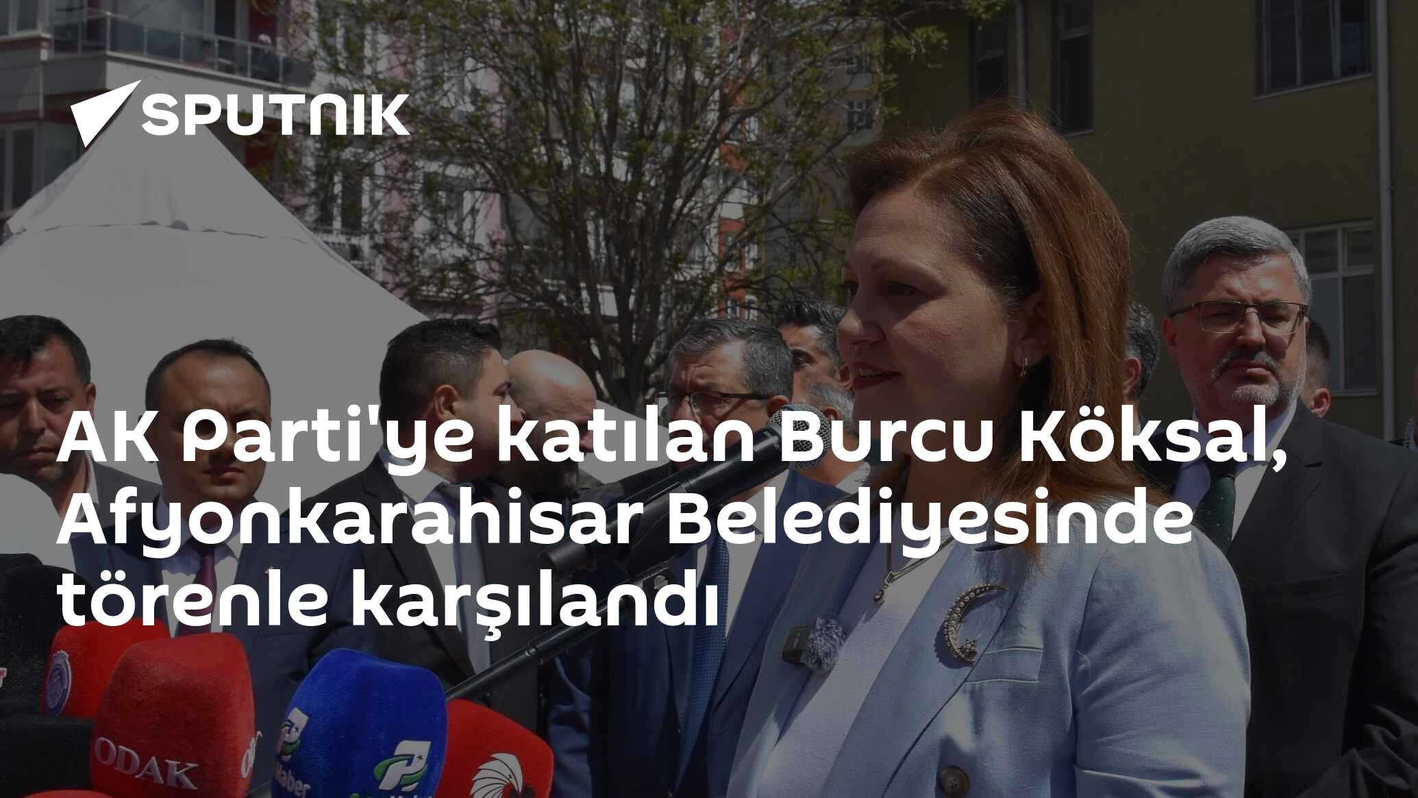 AK Parti'ye katılan Burcu Köksal, Afyonkarahisar Belediyesinde törenle karşılandı