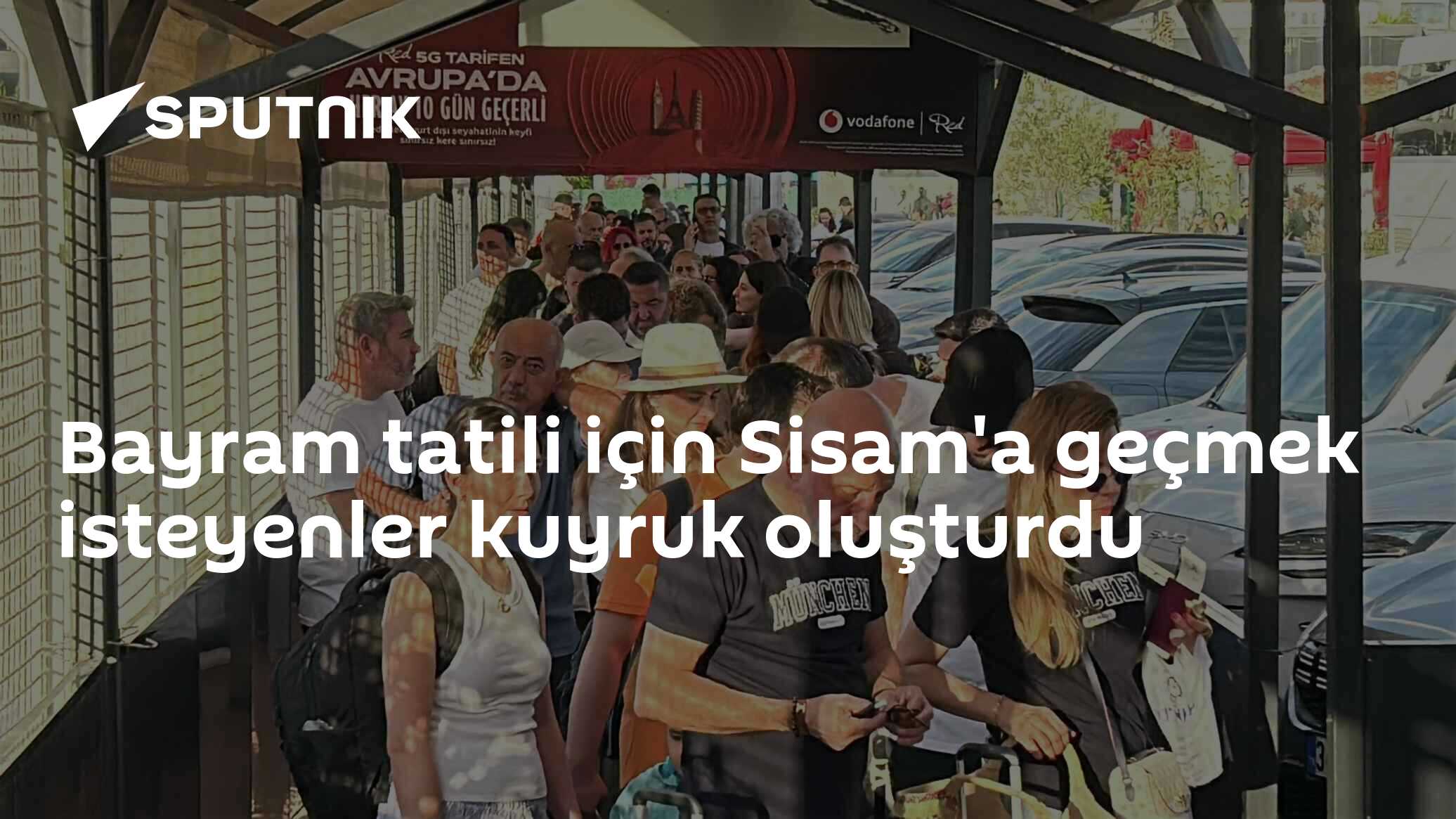 Bayram tatili için Sisam'a geçmek isteyenler kuyruk oluşturdu
