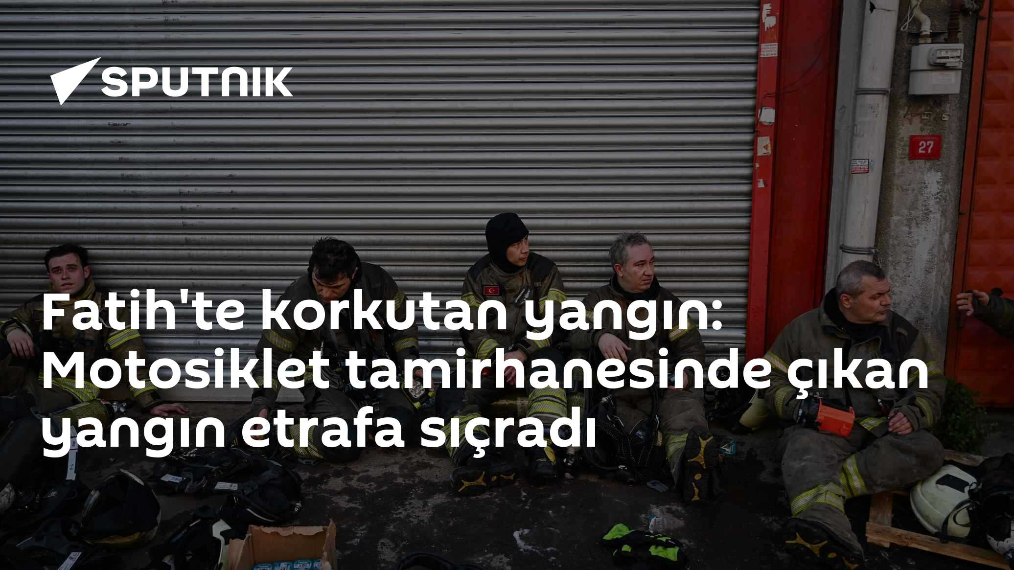 Fatih'te korkutan yangın: Motosiklet tamirhanesinde çıkan yangın etrafa sıçradı