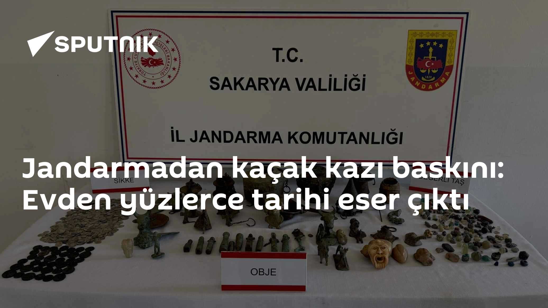 Jandarmadan kaçak kazı baskını: Evden yüzlerce tarihi eser çıktı