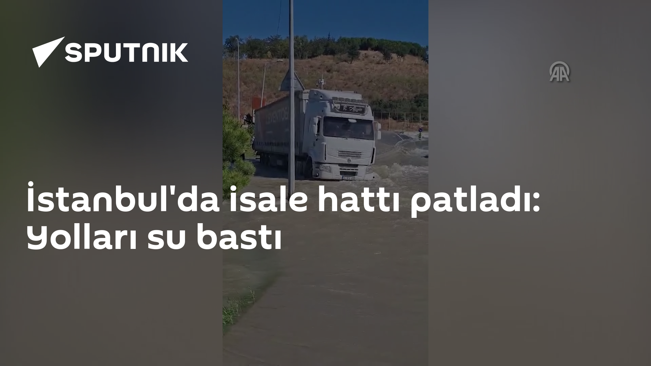 İstanbul'da isale hattı patladı: Yolları su bastı