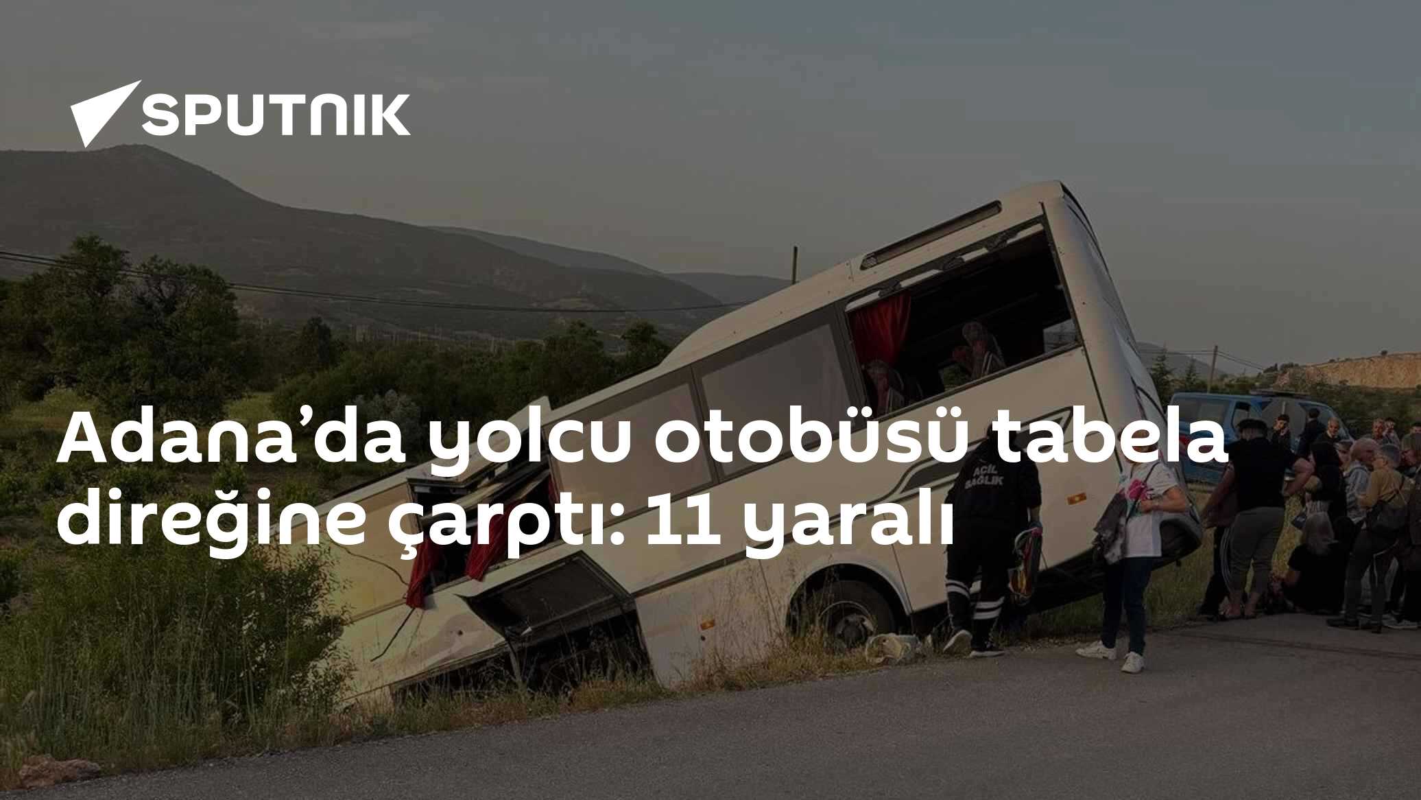 Adana’da yolcu otobüsü tabela direğine çarptı: 11 yaralı