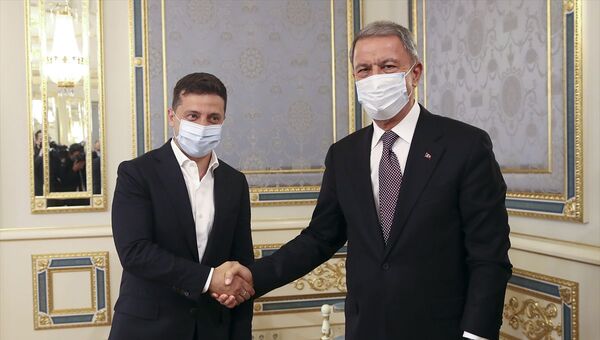 Akar, Kiev’de Ukrayna lideri Zelenskiy ile işbirliğini görüştü - Sputnik Türkiye
