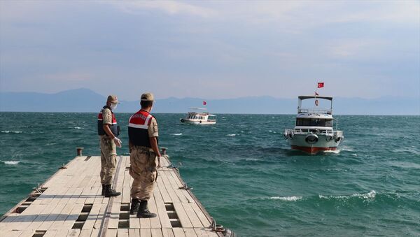 Van Gölü'nde teknenin batması sonucu kaybolan 3 kişinin daha cesedi bulundu - Sputnik Türkiye