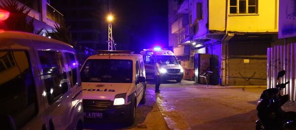 Telefonlarını vermek istemeyince silahla vuruldular Telefonlarını vermek istemeyince silahla vuruldular - Sputnik Türkiye