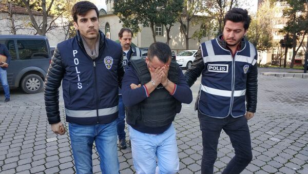 Eşini 25 yerinden bıçaklayarak öldüren kişiye tahrik indirimi - Sputnik Türkiye