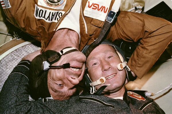 Soyuz-Apollo misyonu, iki jeopolitik rakip olan ABD ve Sovyetler Birliği’ni ortaklaşa uzayı keşfetme amacı etrafında birleştirdi. - Sputnik Türkiye