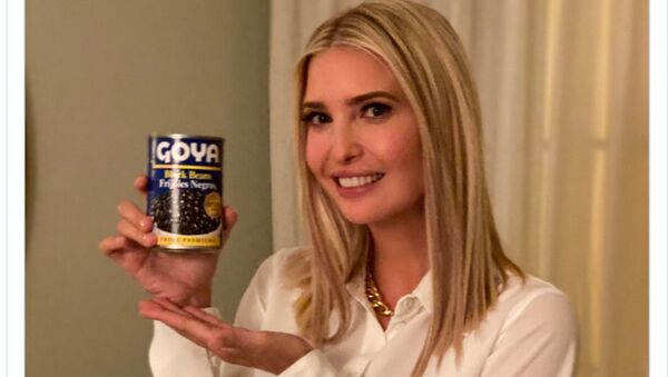 ABD Başkanı'nın kızı ve Beyaz Saray üst düzey danışmanı Ivanka Trump'ın elinde Goya konservesiyle reklam yaptığı Twitter paylaşımı - Sputnik Türkiye