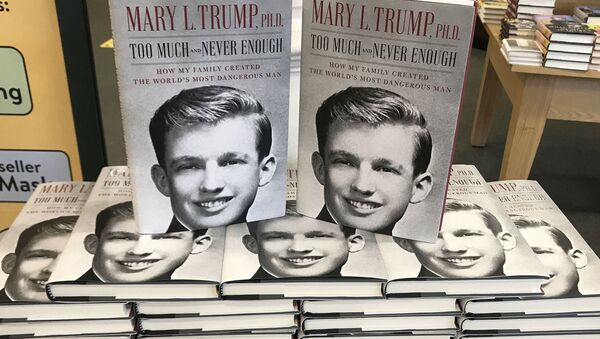 ABD Başkanı Donald Trump'ın yeğeni Mary Trump'ın kaleme aldığı ‘Too Much and Never Enough: How My Family Created the World’s Most Dangerous Man’ (Çok Fazla ve Asla Yeterli Değil: Ailem Nasıl Dünyanın En Tehlikeli Adamını Yarattı) adlı kitap. - Sputnik Türkiye