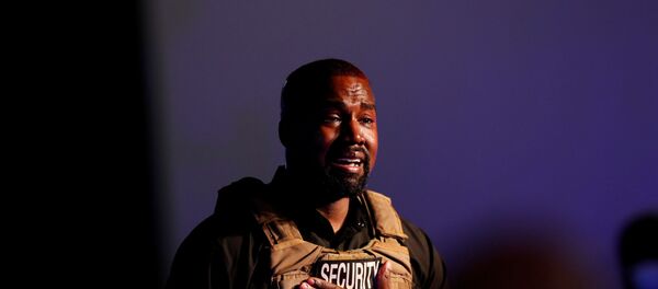 ABD’de kasım ayında gerçekleştirilecek başkanlık yarışına giren Kanye West, ilk mitingini dün Güney Carolina eyaletinin North Charleston kentinde, bağımsız adaylara tanınan sürenin dolmasından bir gün önce düzenledi. - Sputnik Türkiye