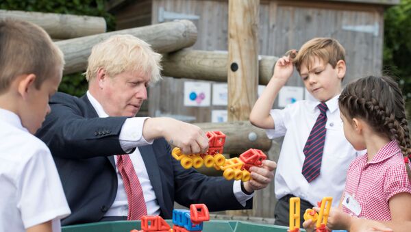 İngiltere Başbakanı Boris Johnson-Kent-okul ziyareti - Sputnik Türkiye
