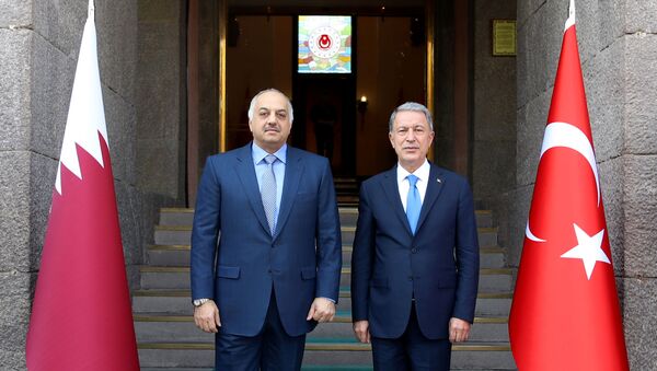 Milli Savunma Bakanı Hulusi Akar, Katar Savunma Bakanı Halid bin Muhammed el-Atiyye ile bir araya geldi. - Sputnik Türkiye