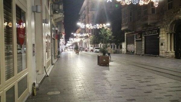 İstiklal Caddesi'nde polisi harekete geçiren şüpheli paket - Sputnik Türkiye
