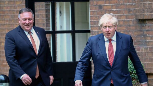  Mike Pompeo ile Boris Johnson, Downing Sokağı 10 Numara'da görüşürken - Sputnik Türkiye