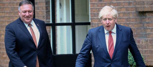  Mike Pompeo ile Boris Johnson, Downing Sokağı 10 Numara'da görüşürken - Sputnik Türkiye