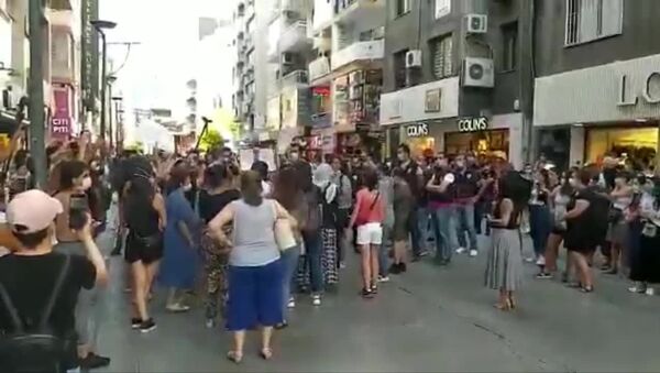 Pınar Gültekin için yürüyen kadınlara polis müdahalesi - Sputnik Türkiye