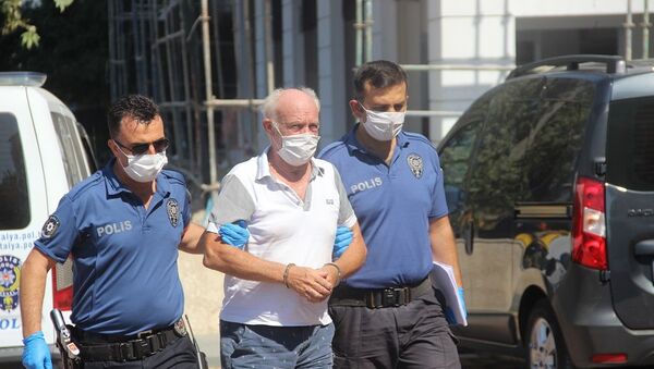Antalya'da Hollanda uyruklu 68 yaşındaki adam 13 yaşındaki çocuğa cinsel istismardan tutuklandı - Sputnik Türkiye