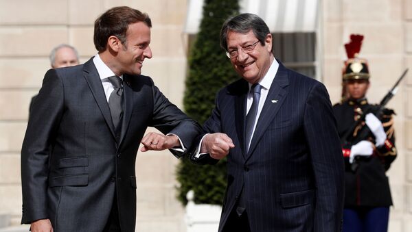 Fransa Cumhurbaşkanı Emmanuel Macron-Kıbrıs Cumhurbaşkanı Nikos Anastasiades - Sputnik Türkiye