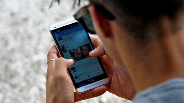Cep telefonu-Twitter-sosyal medya - Sputnik Türkiye