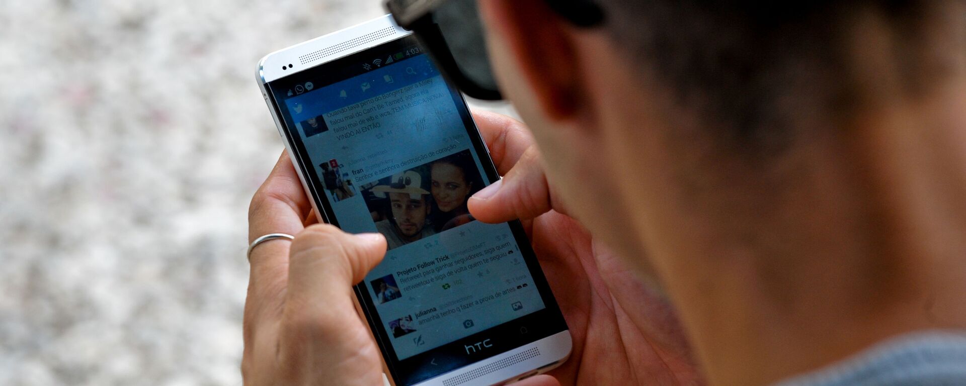 Cep telefonu-Twitter-sosyal medya - Sputnik Türkiye, 1920, 21.02.2026