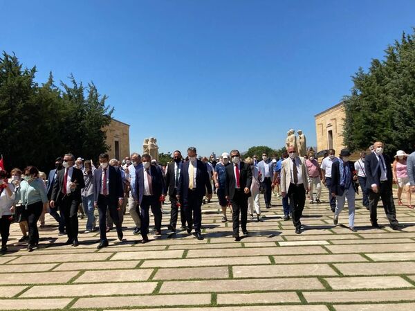 Lozan'ın yıldönümünde sivil toplum kuruluşlarının Anıtkabir ziyaretine dezenfeksiyon engeli: CHP’li Özel desteğe geldi - Sputnik Türkiye