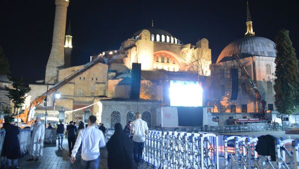 Ayasofya Camii'nde ziyaretçi yoğunluğu gece de devam ediyor - Sputnik Türkiye