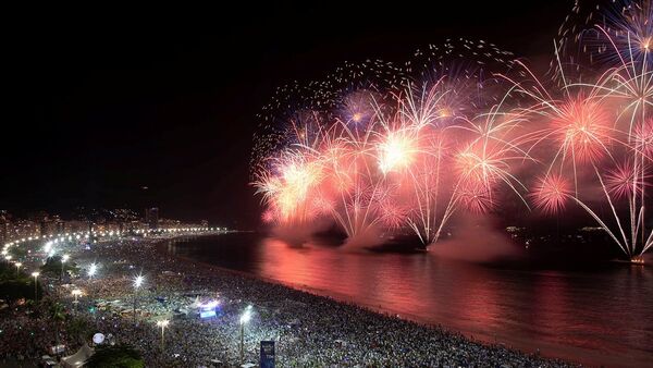 Brezilya’nın Copacabana Plajı’ndaki dünyaca ünlü yılbaşı partisi - Sputnik Türkiye