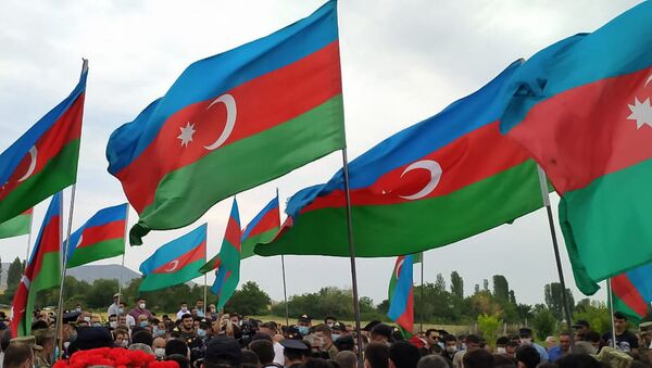 Azerbaycan-Ermenistan arasında çatışmalarda ölen Azeri asker için cenaze töreni - Sputnik Türkiye