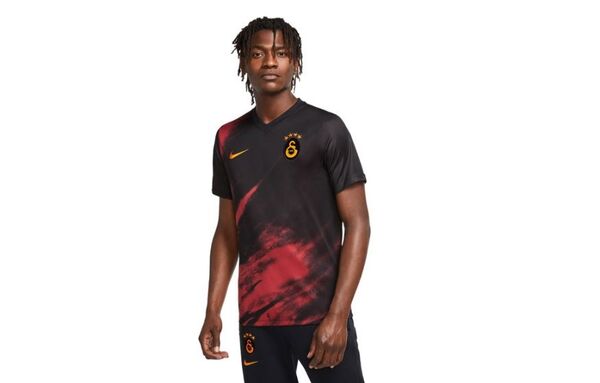 Galatasaray'ın yeni sezon formaları satışa sunuldu - Sputnik Türkiye