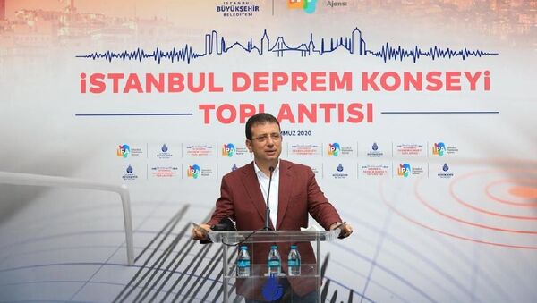 İstanbul Büyükşehir Belediye (İBB) Başkanı Ekrem İmamoğlu, İstanbul Deprem Konseyi’nin yürüttüğü çalışmaları hakkında bilgi vermek için düzenlenen toplantıya katıldı - Sputnik Türkiye