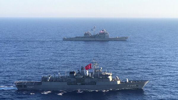 Akdeniz'de Türk ve ABD gemilerinden deniz eğitimi - Sputnik Türkiye