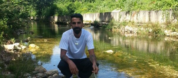 Boşanmak isteyen eşini 'Barışalım' diye götürdü, başından vurarak öldürdü Boşanmak isteyen eşini 'Barışalım' diye götürdü, başından vurarak öldürdü - Sputnik Türkiye