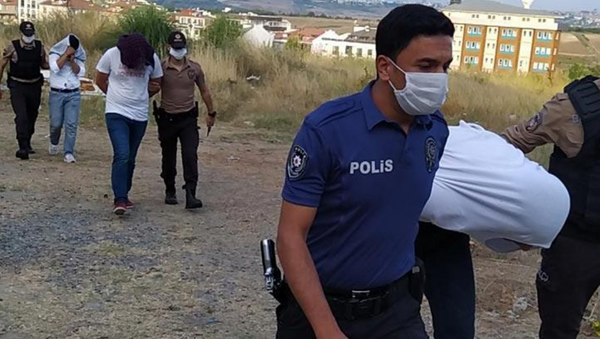 Küçükçekmece'de yakalanan hırsızlık şüphelileri - Sputnik Türkiye