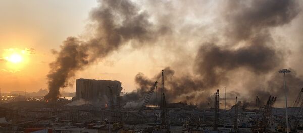 Lübnan Beyrut Limanı'nda meydana gelen patlama  - Sputnik Türkiye