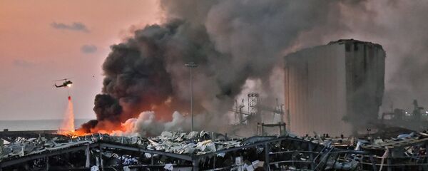 Lübnan Beyrut Limanı'nda meydana gelen patlama  - Sputnik Türkiye