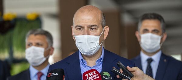 İçişleri Bakanı Süleyman Soylu, Mamak Akdere'deki semt pazarında Sağlık İçin Hepimiz İçin sloganıyla Kovid-19 tedbirlerine yönelik denetimlere katıldı. Bakan Soylu, burada basın mensuplarına açıklamalarda bulundu. - Sputnik Türkiye