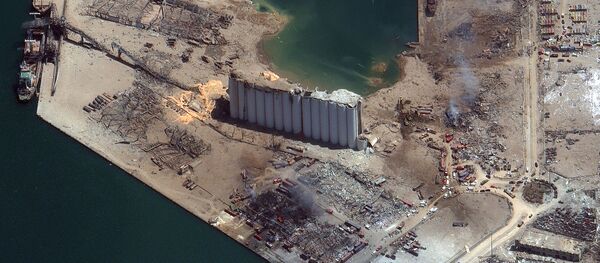 Beyrut Limanı'nın patlama öncesi ve sonrası uydu görüntüleri - Sputnik Türkiye