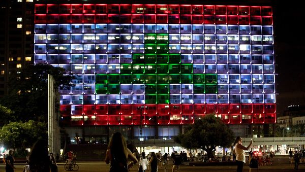 İsrail'de Tel Aviv belediye binasına Lübnan Bayrağı yansıtıldı - Sputnik Türkiye