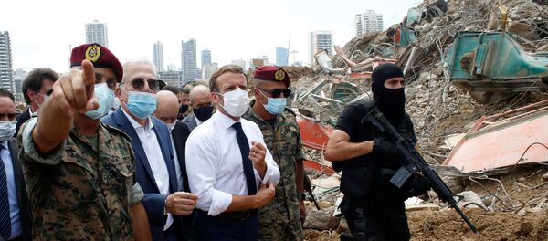 Fransa Cumhurbaşkanı Emmanuel Macron, patlamanın ardından resmi ziyaret kapsamında Beyrut'a gitti. Fransa Cumhurbaşkanı Emmanuel Macron, patlamanın ardından resmi ziyaret kapsamında Beyrut'a gitti. - Sputnik Türkiye