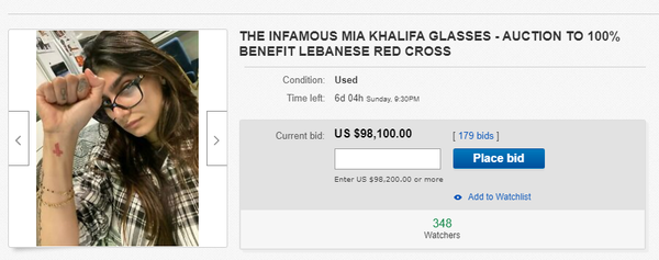 Eski porno yıldızı Khalifa, meşhur gözlüklerini Beyrut'taki patlamanın mağdurlarına bağışlamak için satıyor - Sputnik Türkiye