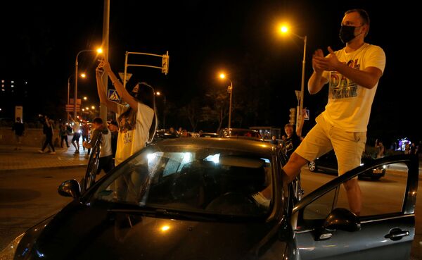 Minsk’te patlama sesleri: Bir protestocu hayatını kaybetti Minsk’te patlama sesleri: Bir protestocu hayatını kaybetti - Sputnik Türkiye