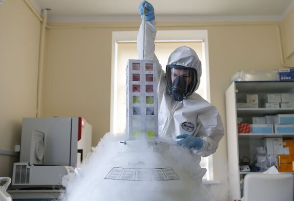 ‘Rusya’nın geliştirdiği koronavirüs aşısı, dahice olan her şey gibi basit’ - Sputnik Türkiye