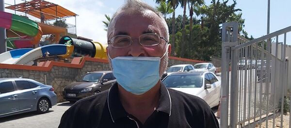 Almanya'da yaşayan Baki Erdoğan ve ailesi, 'kopya' internet sitesi kurbanı oldu. 3 bin euro karşılığında satın aldıkları tatil için geldikleri Alanya'daki otelde rezervasyonları olmadığını öğrenince dolandırıldıklarını anlayan aile, tatillerini yapabilmek için otele 3 bin Euro ödemek zorunda kaldı. - Sputnik Türkiye