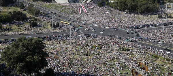 Belarus'ta Cumhurbaşkanı Lukaşenko'ya karşı protestolara 200 bin kişi katıldı - Sputnik Türkiye