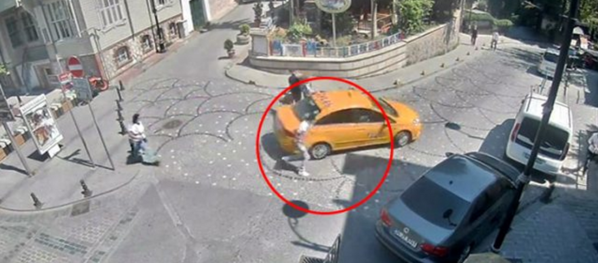 İstanbul'da taksici, turistin unuttuğu cep telefonunu çalıp kaçtı - Sputnik Türkiye, 1920, 17.08.2020